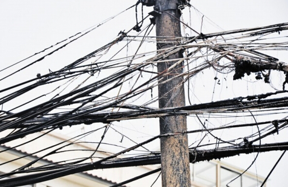 一塌糊涂的電力電纜